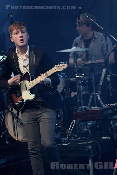 TWO DOOR CINEMA CLUB - 2009-11-07 - PARIS - La Cigale - 